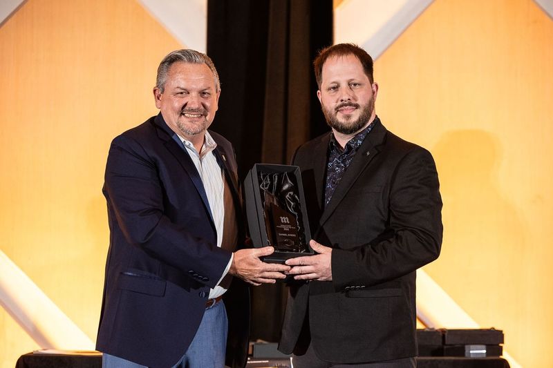 Daniel Evers, a single-unit franchisee based in Saint-Jean-Sur-Richelieu, Quebec, received Midas’s Franchisee of the Year award. This award is presented to both single and multi-unit franchise owners, who are ranked based on customer count volume, tire sales volume, total sales volume, total sales growth and total five-star Google reviews.