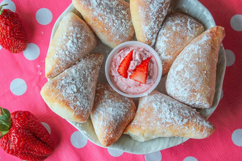 Doughbox launches Berry Bites, wood-fired dough bites topped with powdered sugar and complemented by a whipped cream dip infused with fresh strawberries. The company’s newest dessert, available as of June 2024, sells for $5.99. PHOTO: Doughbox.